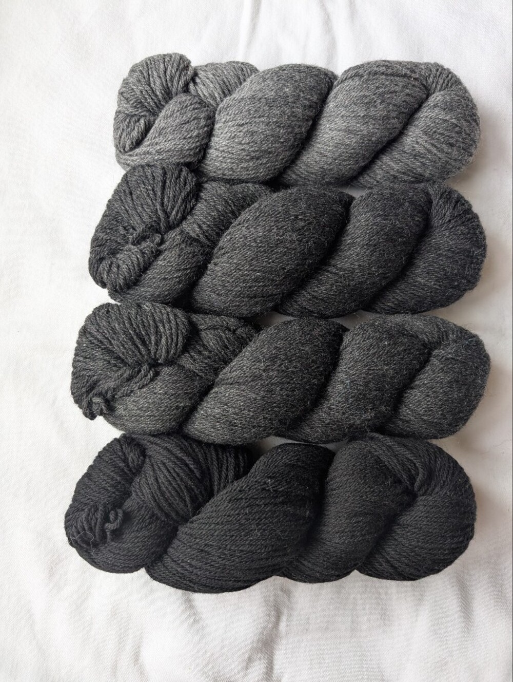Cascade 220 Wool Yarn in Black & Grays - 4 Skeins with Labels - Picture 3 of 8